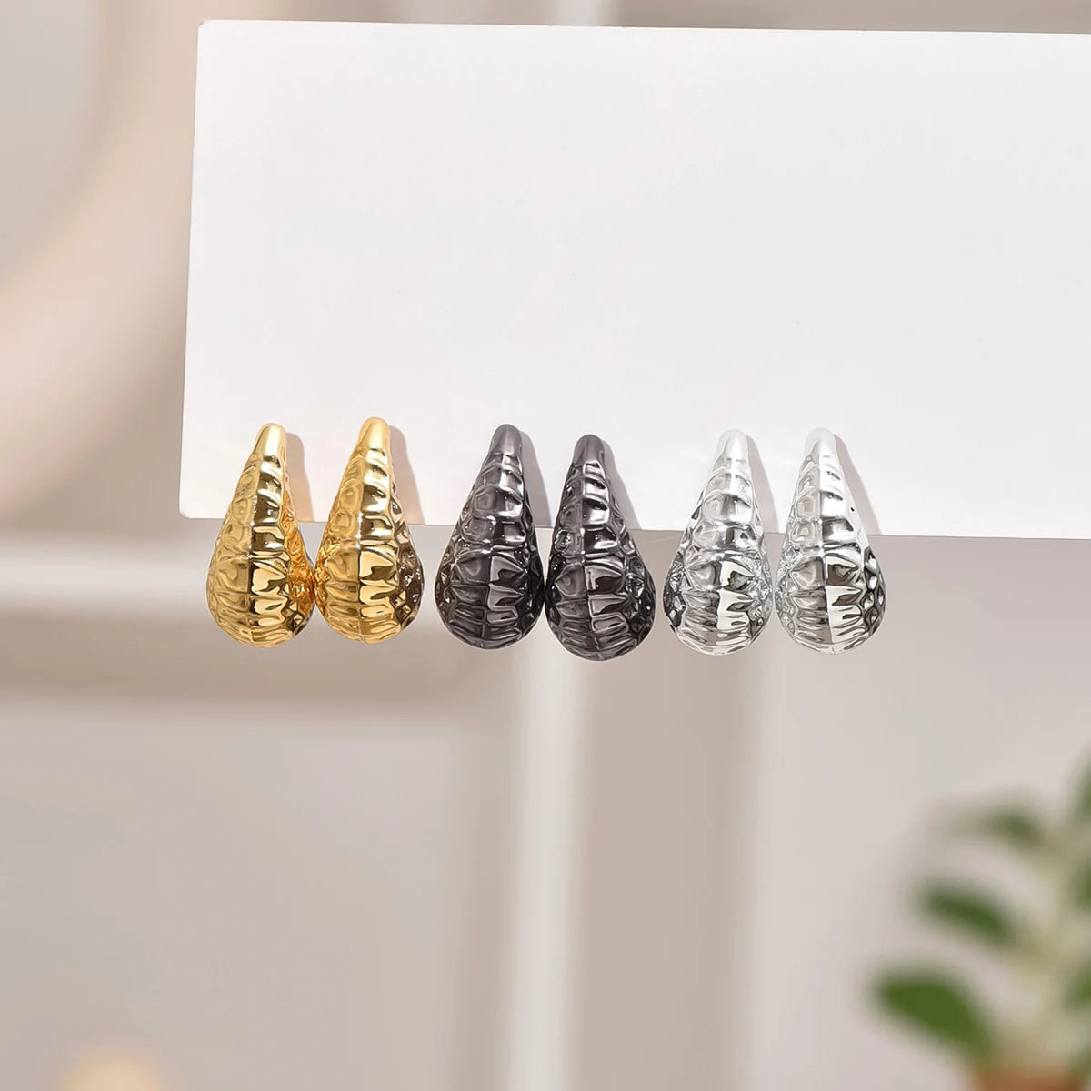 Metallic Color Y2K Water droplets Acrylic Earrings for Women Fashion Geometric Punk Hoop Earrings Fashion Jewelry Gift